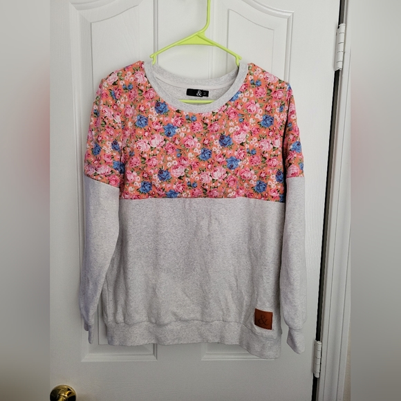 Floral Crew Neck - Picture 1 of 2